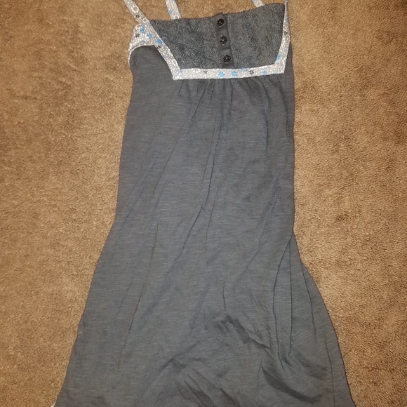 Tops - Picture 5 of 8